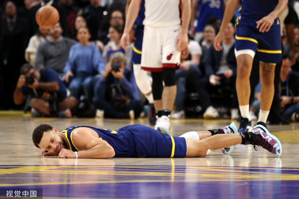 引着观众的 引着观众的